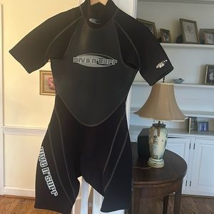 Dive n’Surf Giganium 2.2 mm Wetsuit, size S, black, in good condition.